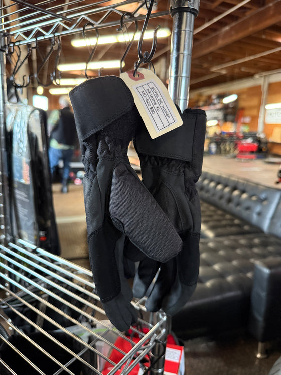 Built women’s gloves