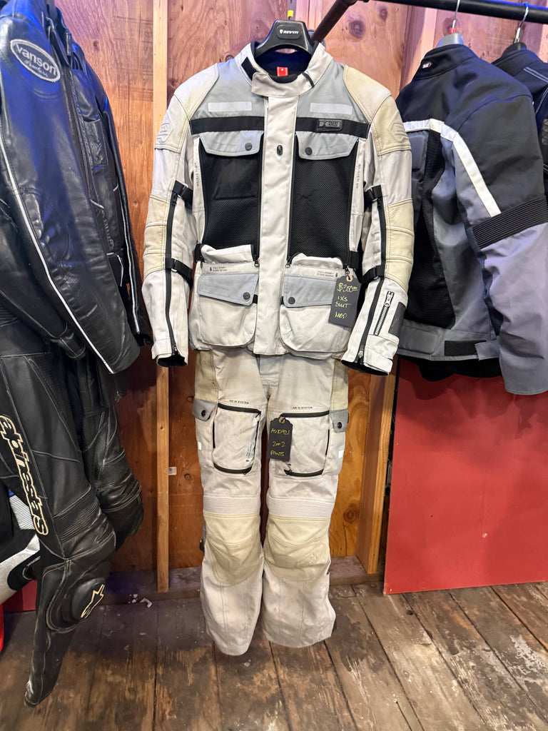 iXS Suit